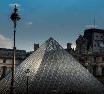 La mode s'expose au Louvre pour la première fois